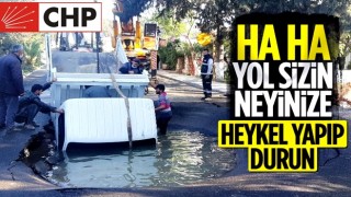 Bodrum'da su borusu patladı, kamyonet içine düştü