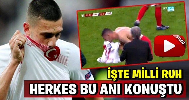 Herkes bu anı konuştu! Merih Demiral yere düşen formayı 3 kez öptü