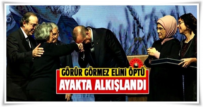 Cumhurbaşkanı Erdoğan Kaplanoğlu'nun annesinin elini öptü